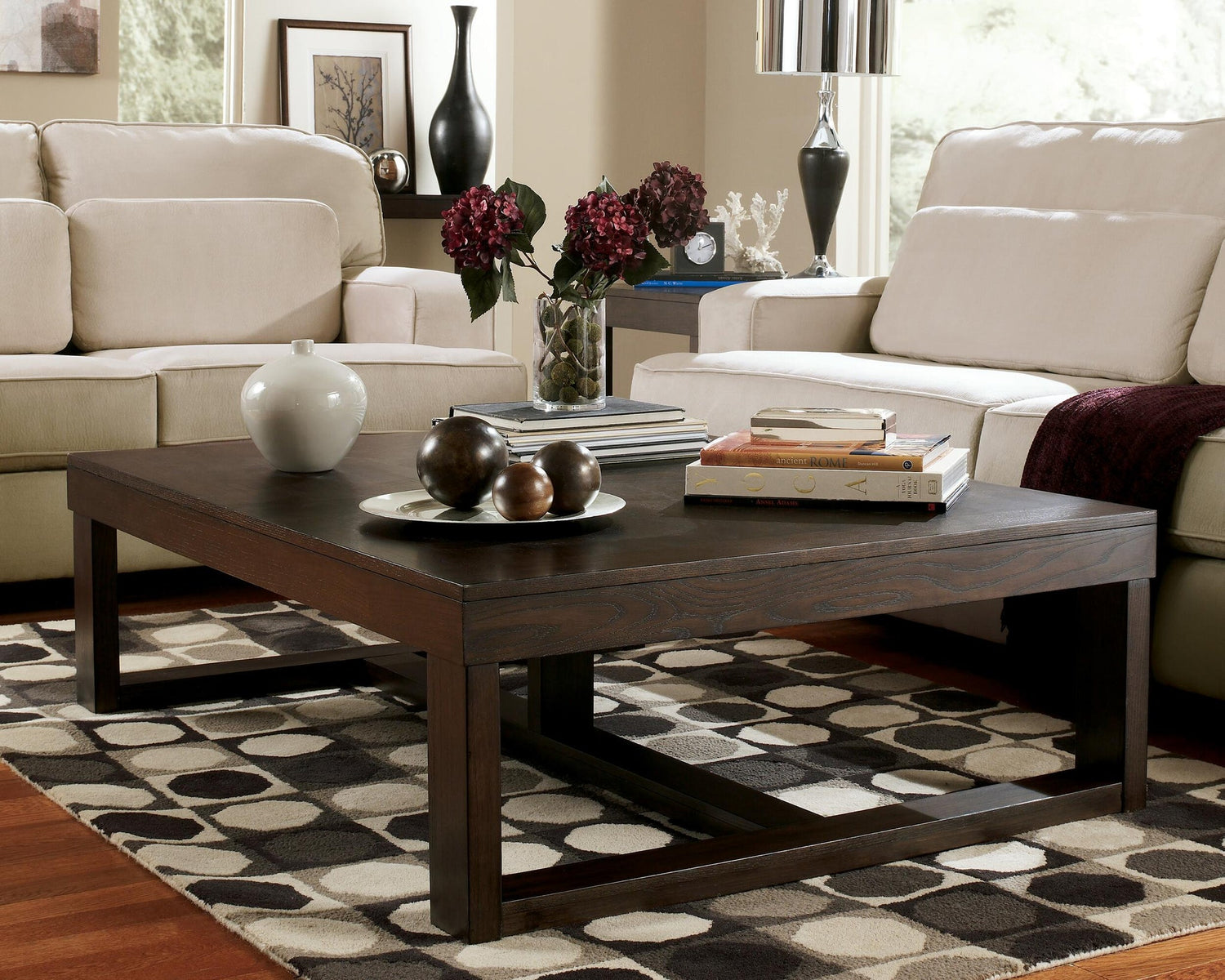Living Room > Occasional > Cocktail Tables
